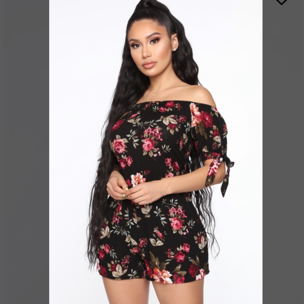 FashionNova// floral romper size small - Picture 1 of 4
